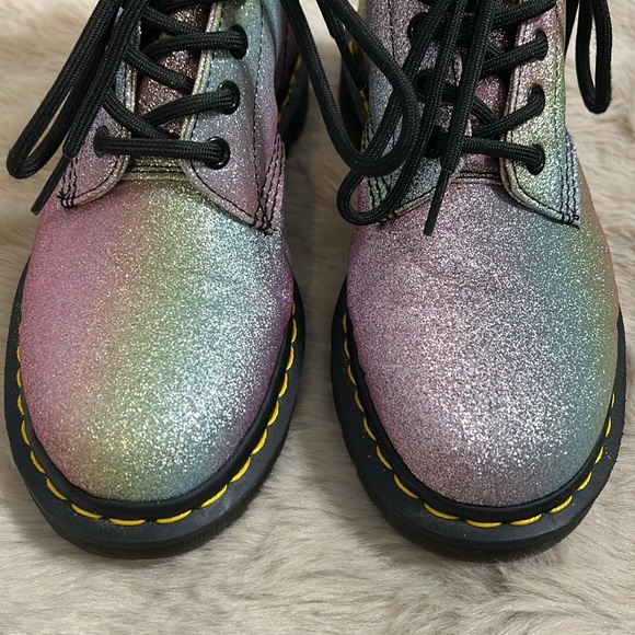 Dr. Martens Boots 🌈 - Picture 4 of 8